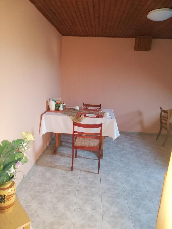 מלון קסזטלי Grill Garten Vendeghaz מראה חיצוני תמונה